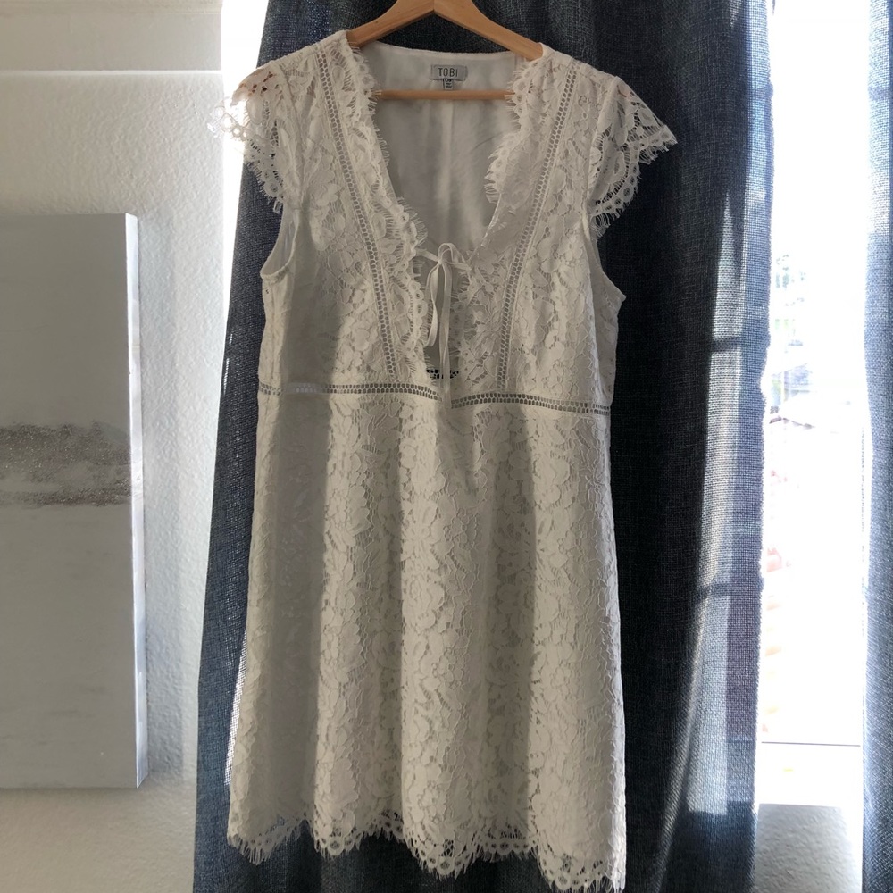 BRAND NEW TOBI WHITE LACE DRESS SIZE LARGE